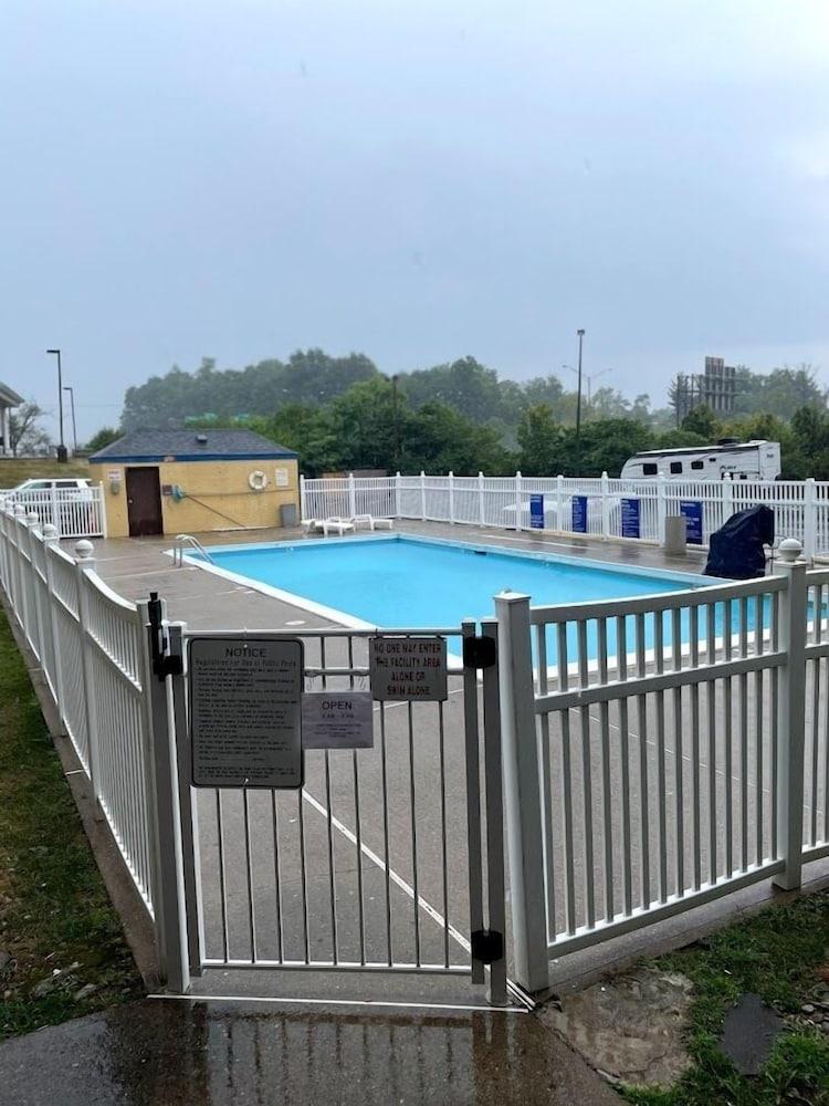 Days Inn By Wyndham Fort Wright Cincinnati Area Exterior foto