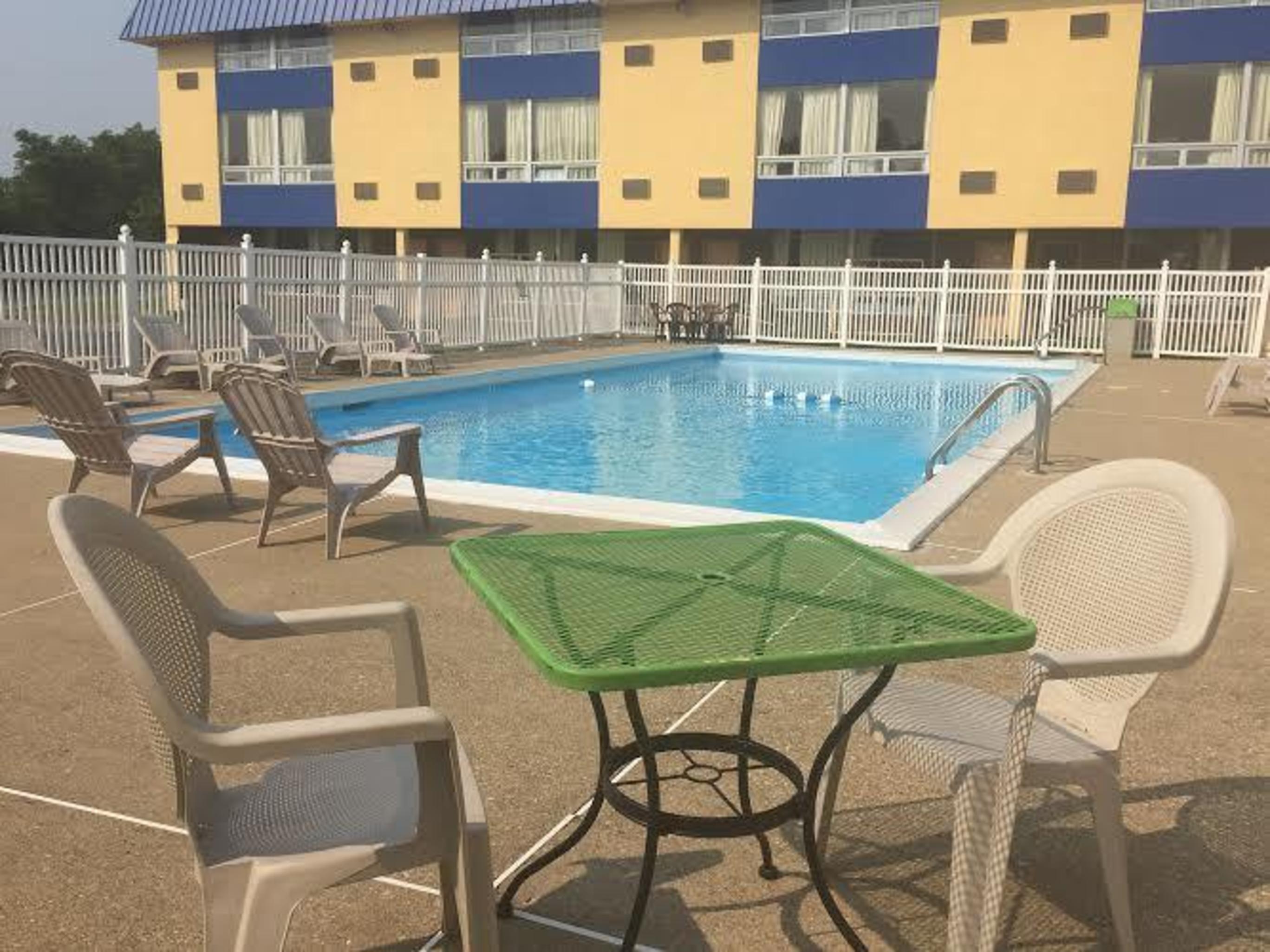Days Inn By Wyndham Fort Wright Cincinnati Area Exterior foto