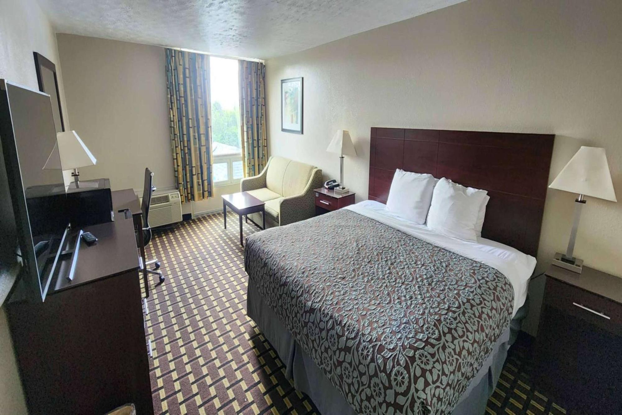 Days Inn By Wyndham Fort Wright Cincinnati Area Exterior foto
